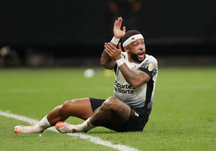 La influencer Lary Simoes asegura que Memphis Depay terminó la relación tras contarle que había quedado embarazada: “Está ignorando todo”