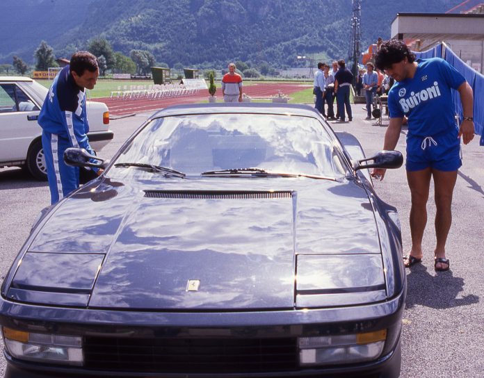 La mítica Ferrari negra de Maradona llegó por primera vez a la Argentina: su increíble historia y dónde estuvo los últimos 40 años