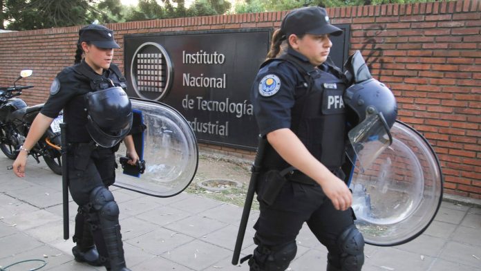 Tensión en el INTI: vandalizaron 4 cámaras de seguridad en la sede del organismo que desde el lunes será custodiada por Gendarmería