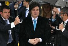 Milei apura la construcción de un nuevo oficialismo y debilita a un PJ roto por el trauma de la derrota